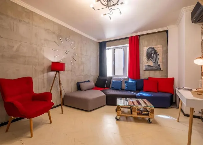 2 15 Seconds From Main Street Apartment *