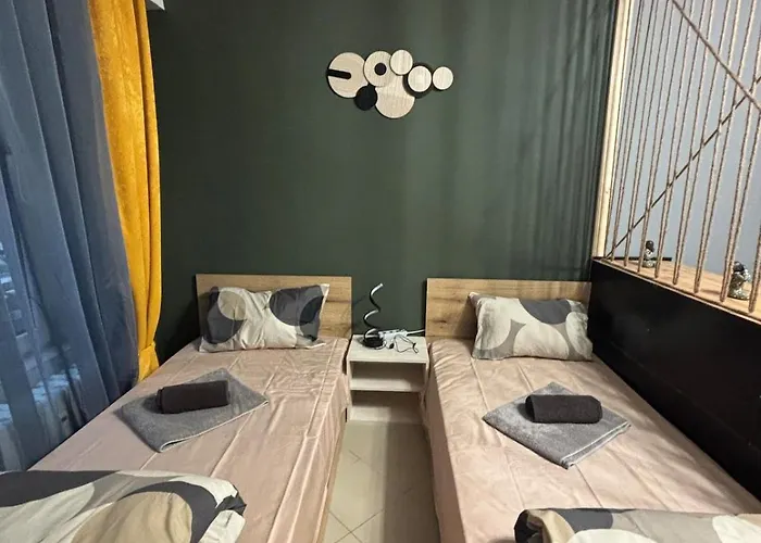 2 15 Seconds From Main Street