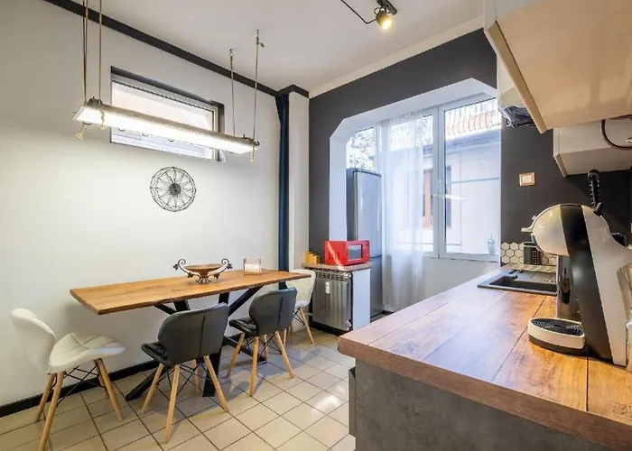 2 15 Seconds From Main Street * Sofia