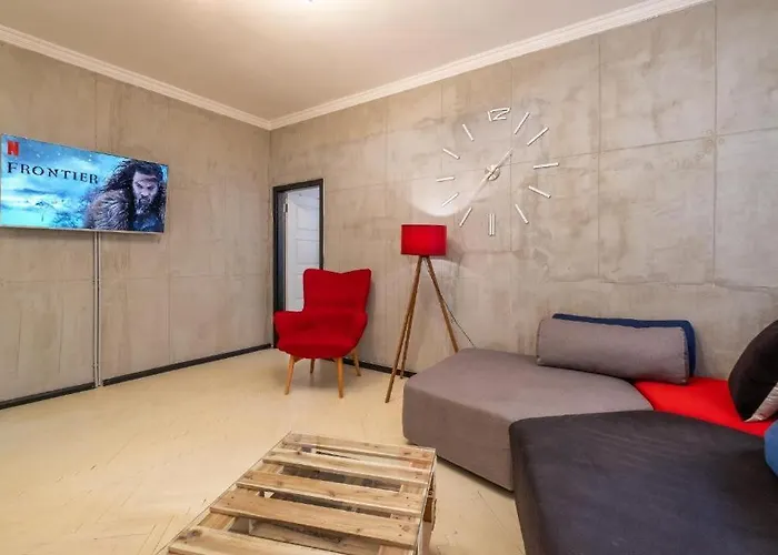 2 15 Seconds From Main Street Sofie