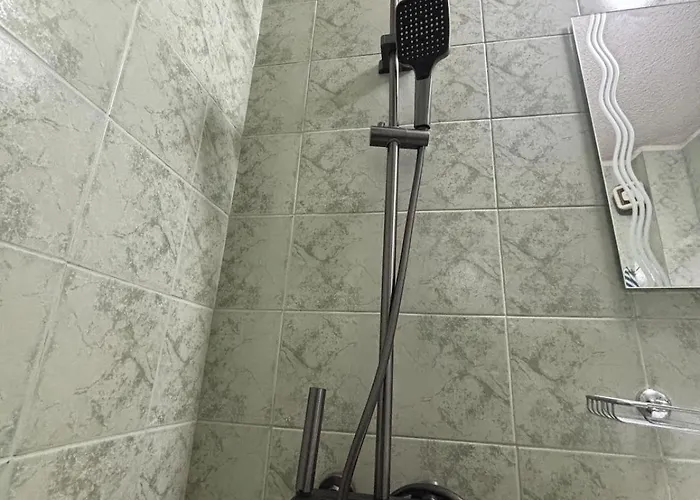 2 15 Seconds From Main Street